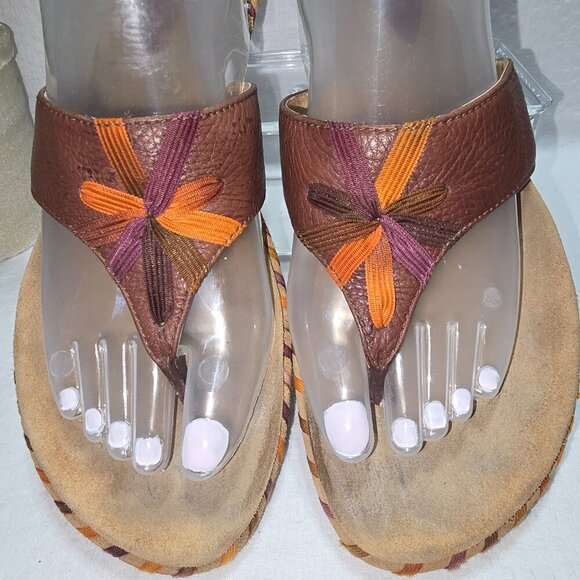 CLARK'S ARTISAN LEATHER THONG SANDAL IN BROWN AND ORANGE WOMENS SIZE 8.5 GUC - Picture 9 of 10